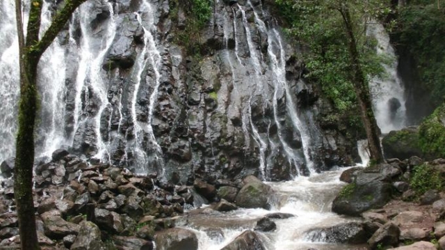 caminata a cascadas